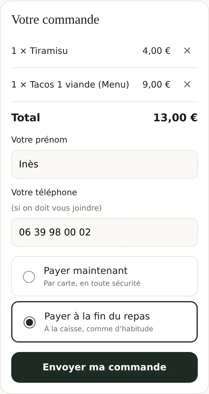 Le panier de la commande à table : un tiramisu à 4,00 € et un tacos 1 viande en menu à 9,00 €, total 13,00 €. Prénom Inès, téléphone 06 39 98 00 02. Deux choix : Payer maintenant, par carte, ou Payer à la fin du repas, à la caisse, choisi. Bouton Envoyer ma commande.