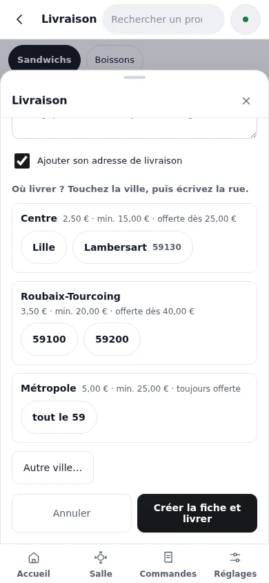Caisse Kavente au téléphone, fenêtre Livraison : « Où livrer ? Touchez la ville, puis écrivez la rue. » Trois zones. Centre : 2,50 €, minimum 15,00 €, offerte dès 25,00 €, villes Lille et Lambersart 59130. Roubaix-Tourcoing : 3,50 €, minimum 20,00 €, offerte dès 40,00 €, codes postaux 59100 et 59200. Métropole : 5,00 €, minimum 25,00 €, toujours offerte, tout le 59. Bouton Autre ville.